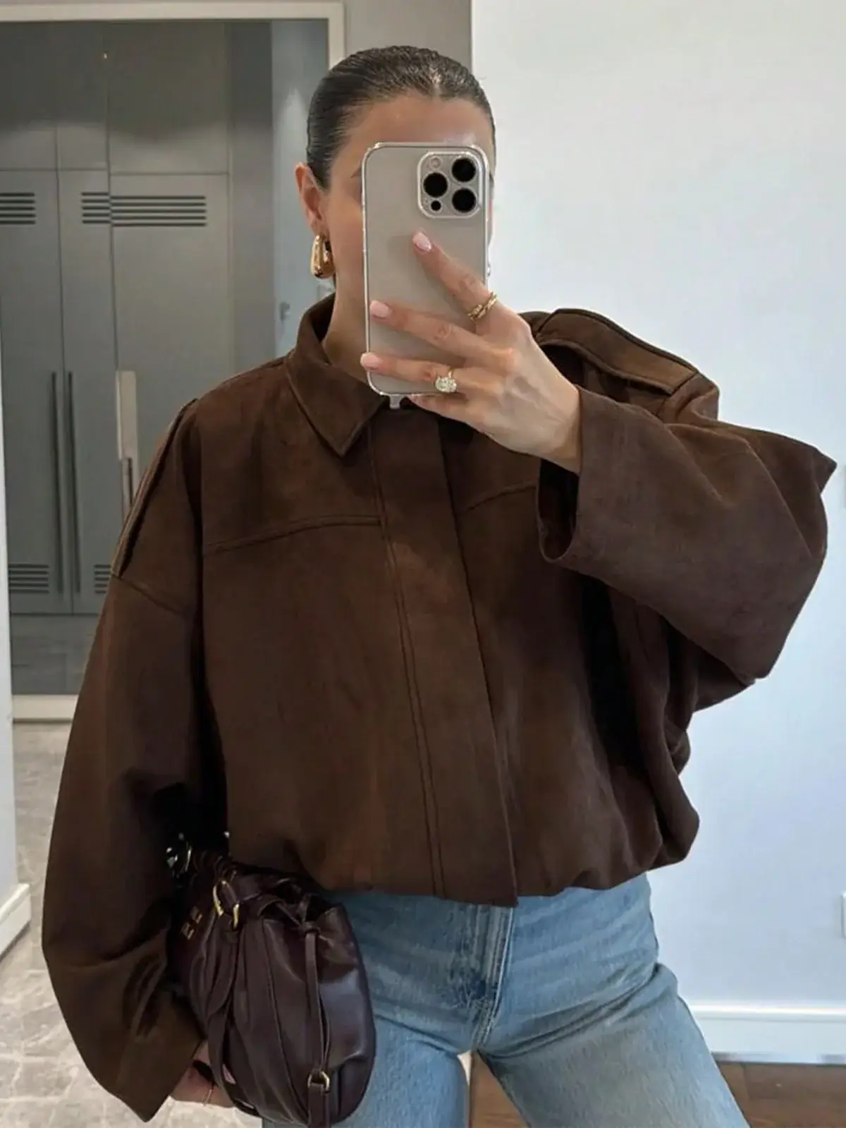 Jaqueta Bomber Suede Mirela na cor Café — foto 8 de 11