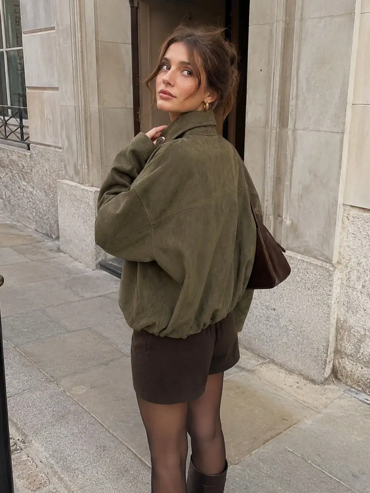 Jaqueta Oversized Suede Tânia na cor Verde Militar — foto 6 de 8
