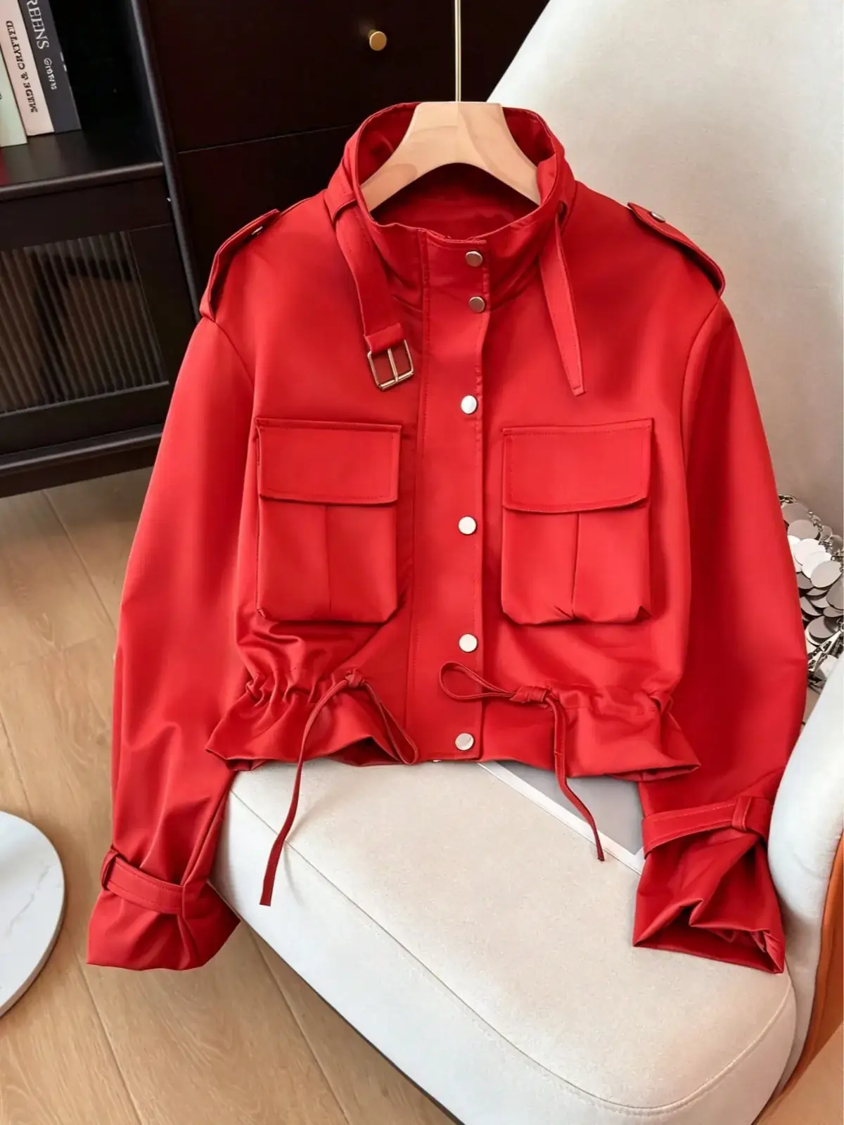 Jaqueta Utilitária Cropped Pietra na cor Vermelho — foto 2 de 11