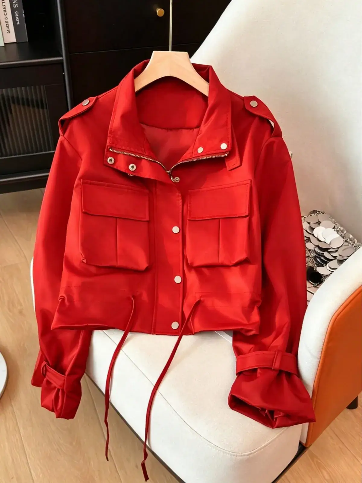 Jaqueta Utilitária Cropped Pietra na cor Vermelho — foto 3 de 11