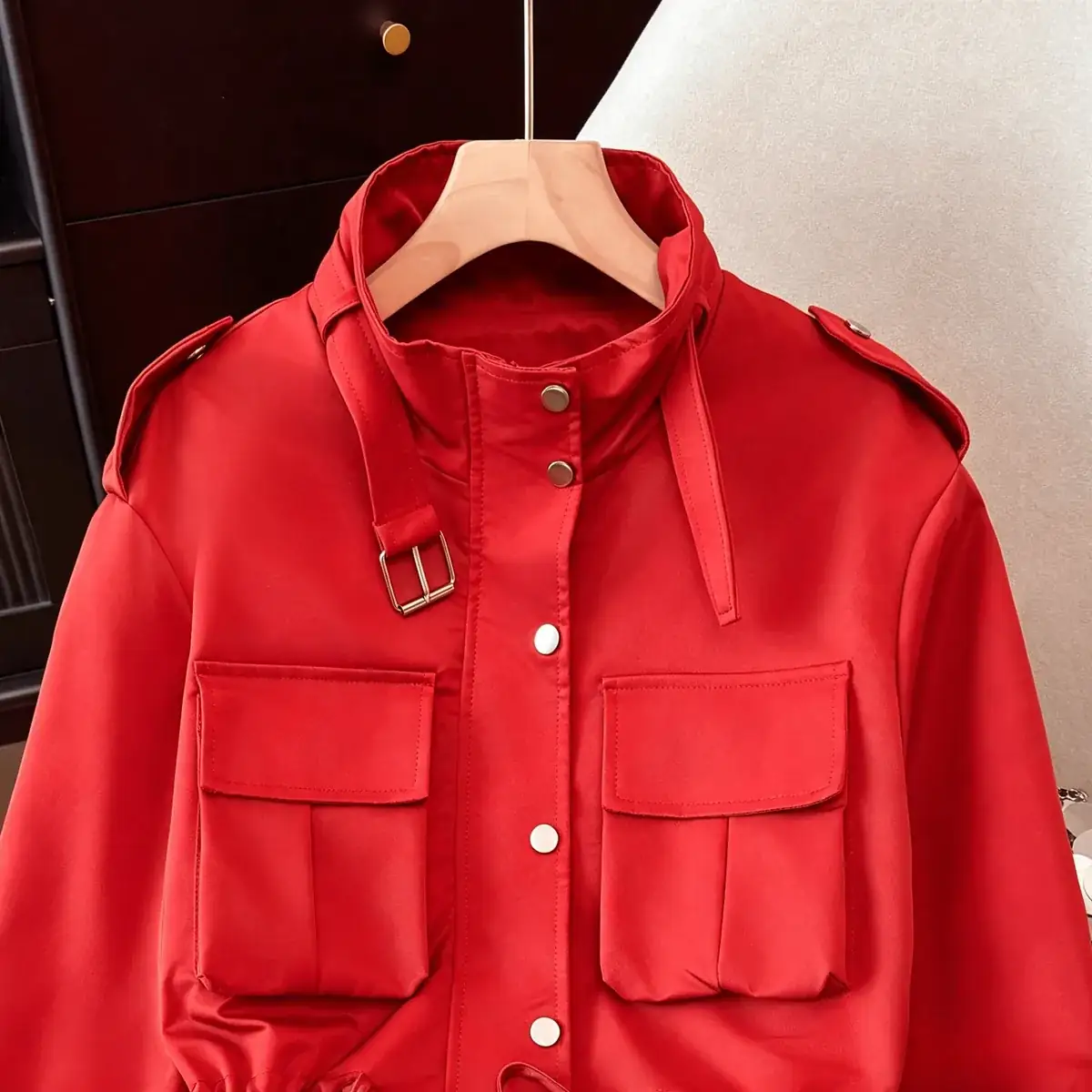 Jaqueta Utilitária Cropped Pietra na cor Vermelho — foto 6 de 11