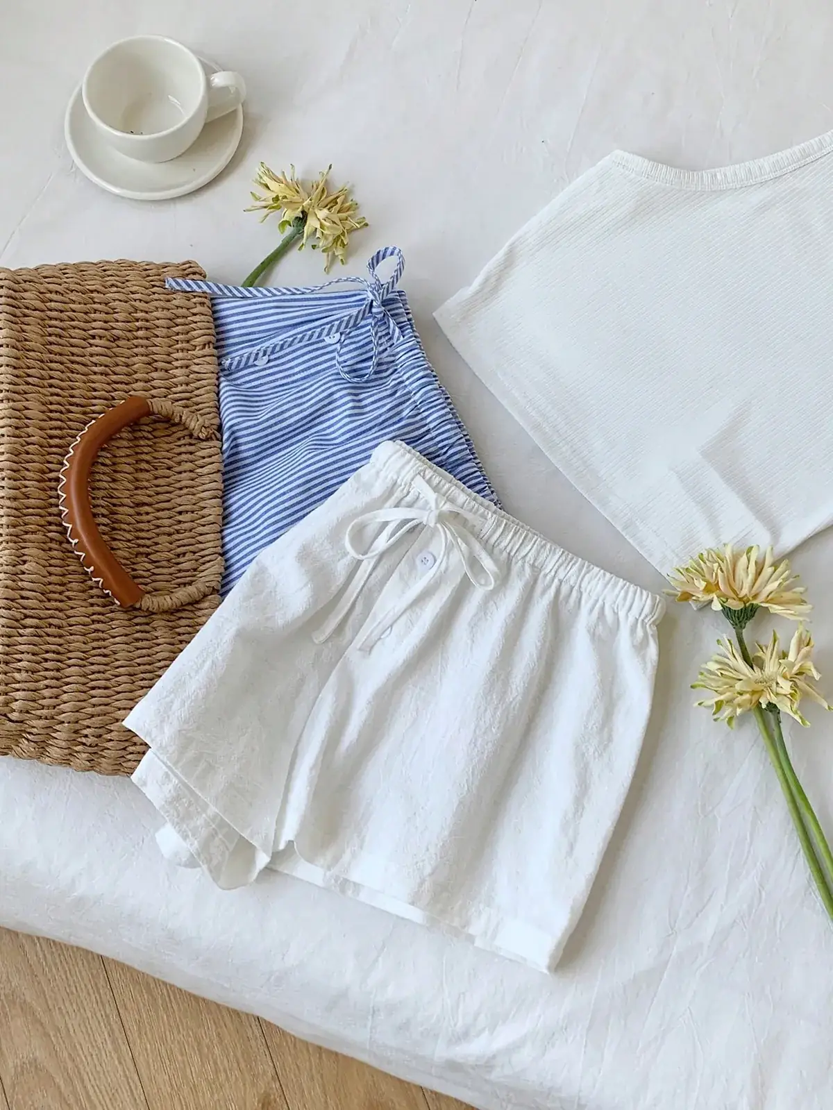 Kit 2 Shorts de Algodão com Amarração Denise na cor Azul e Branco — foto 3 de 7