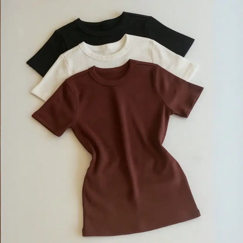 Kit 3 Blusas Caneladas Básicas Alana na cor Marrom/Branco/Preto — foto 1 de 4