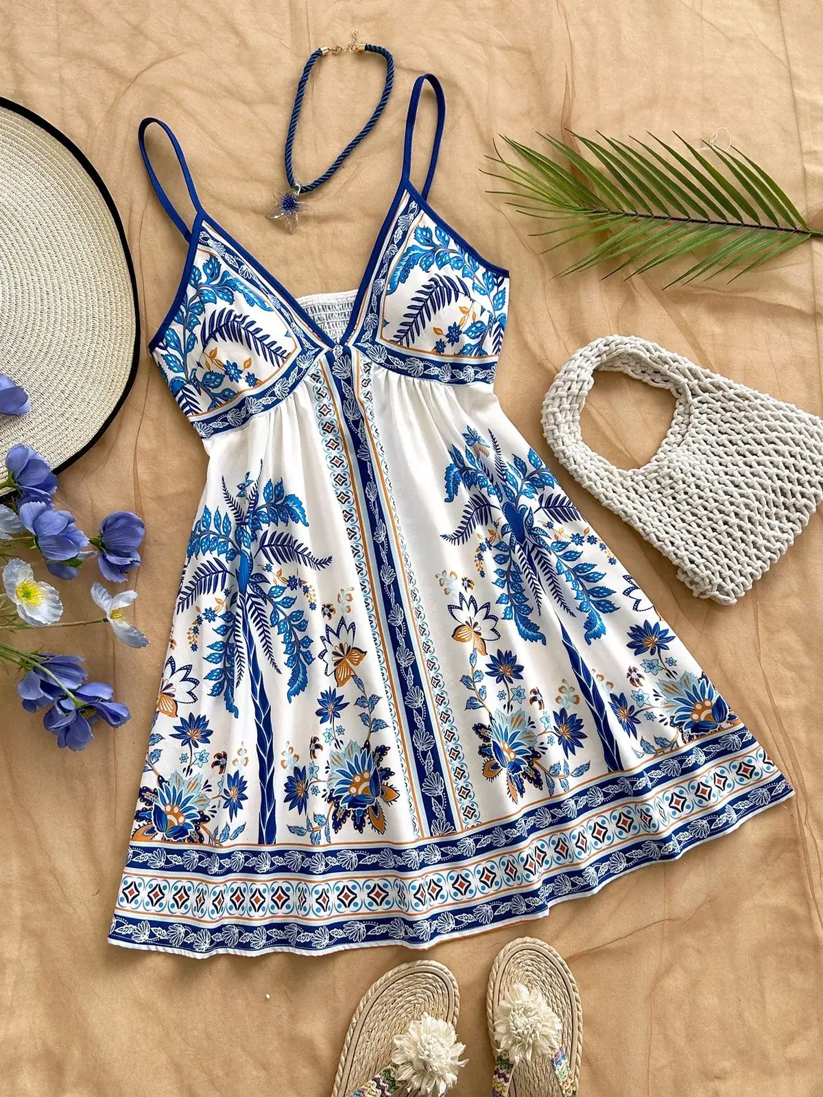 Vestido Curto Alças Finas Estampa Azulejo Carla na cor Multicolorido — foto 1 de 6