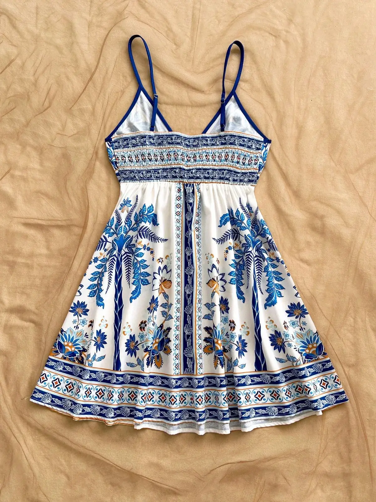 Vestido Curto Alças Finas Estampa Azulejo Carla na cor Multicolorido — foto 2 de 6