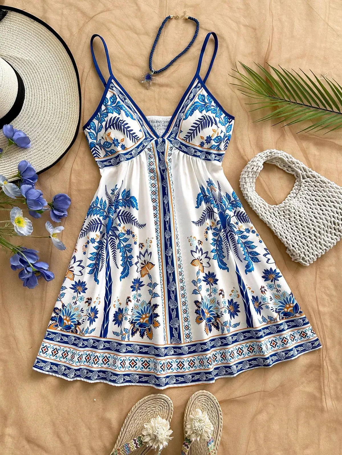 Vestido Curto Alças Finas Estampa Azulejo Carla na cor Multicolorido — foto 5 de 6