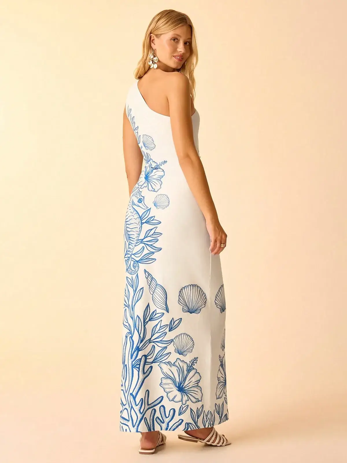Vestido Longo Um Ombro Estampa Marinha Larissa na cor Azul e Branco — foto 2 de 7