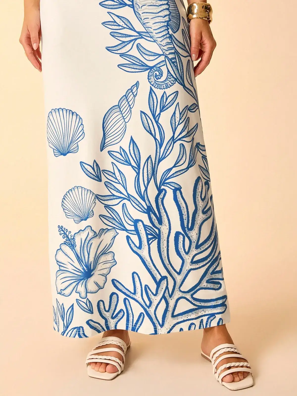 Vestido Longo Um Ombro Estampa Marinha Larissa na cor Azul e Branco — foto 5 de 7